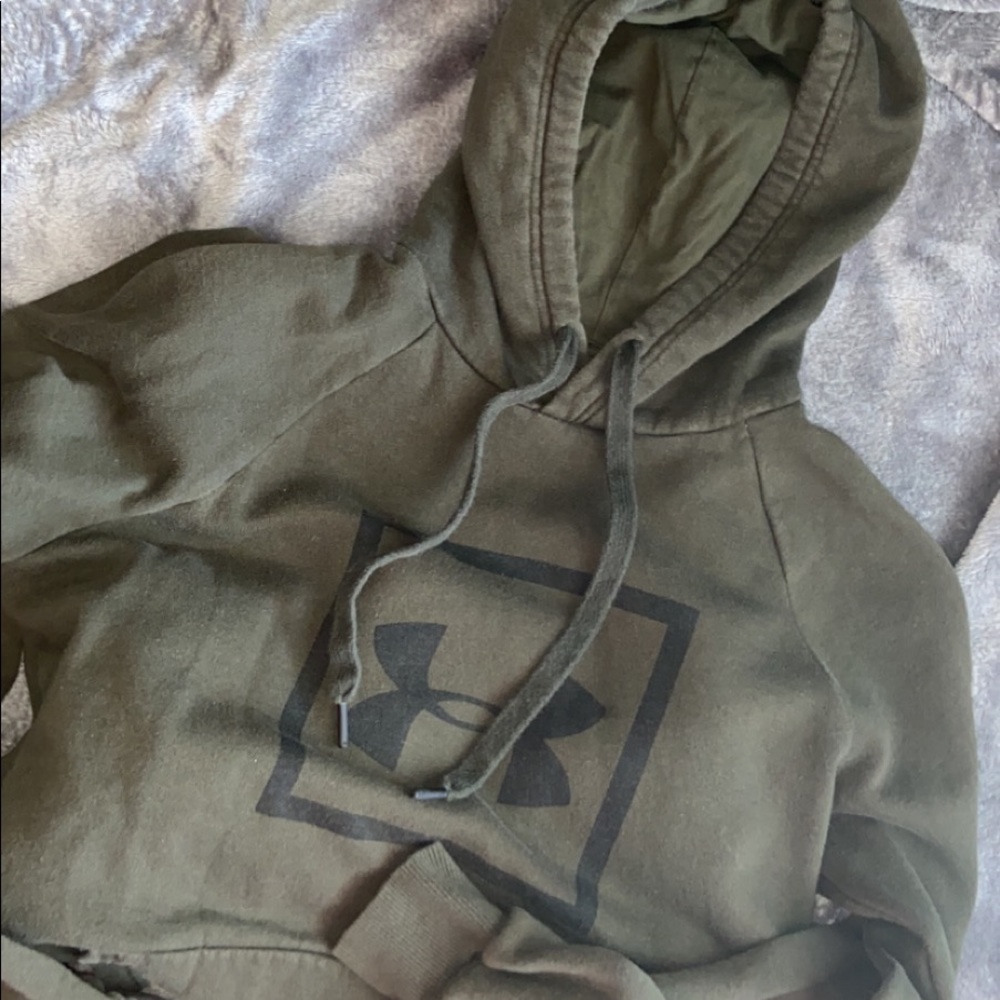 Super comfy under armour hoodie